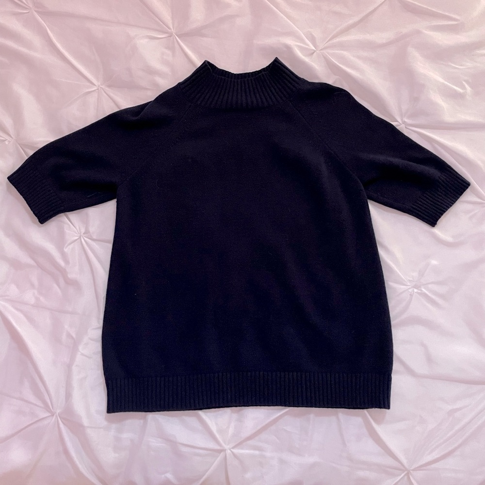 Banana Republic Blue turtleneck short sleeve shirt, Size M but fits S-M